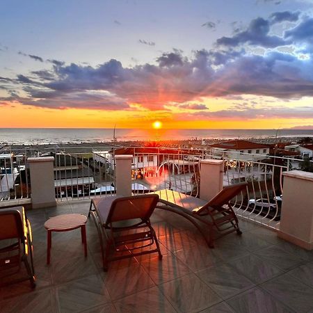 Hotel Medusa Лидо Ди Камайоре Екстериор снимка