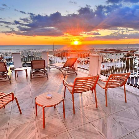 Hotel Medusa Лидо Ди Камайоре Екстериор снимка