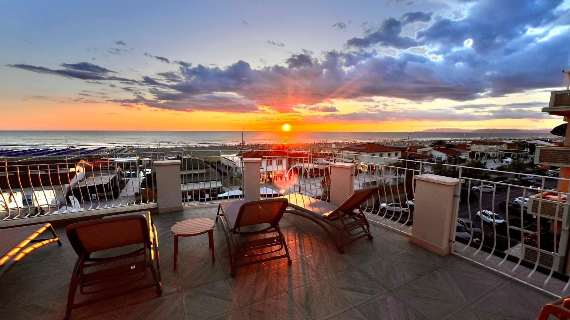 Hotel Medusa Лидо Ди Камайоре Екстериор снимка